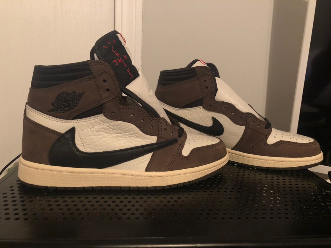 Travis Scott Jordan 1