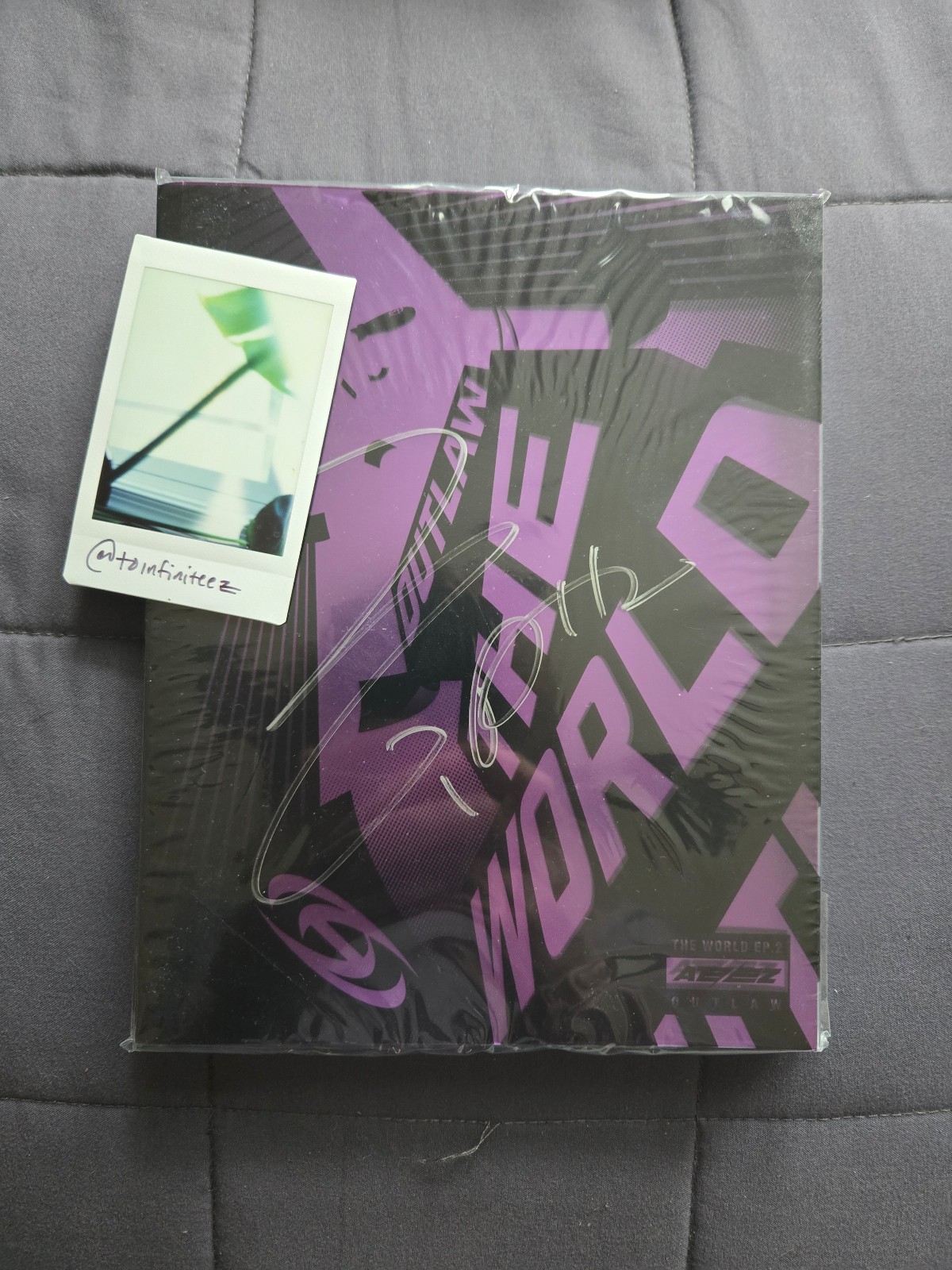 Signed Album Hongjoong ateez