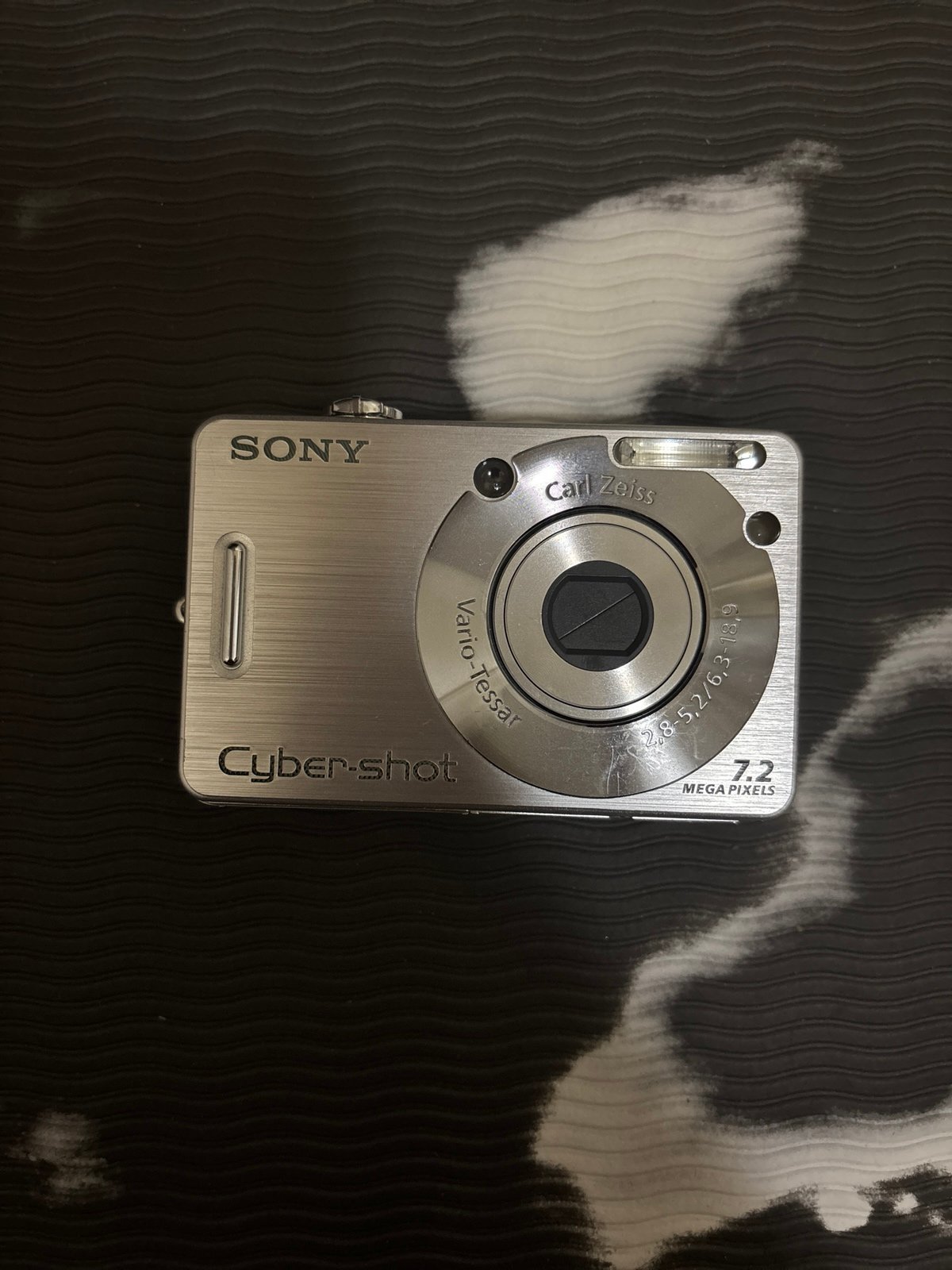 Sony cybershot dsc-w70 camera