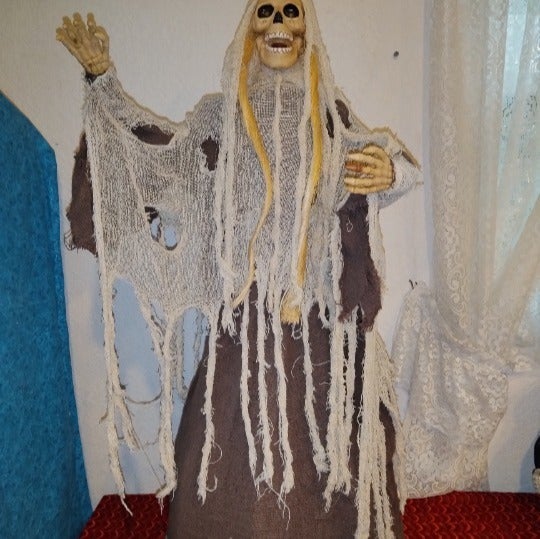 RARE VINTAGE HALLOWEEN UMBRELLA REAPER SKELETON FIGURE - 3' TALL - CREEPY SOUNDS