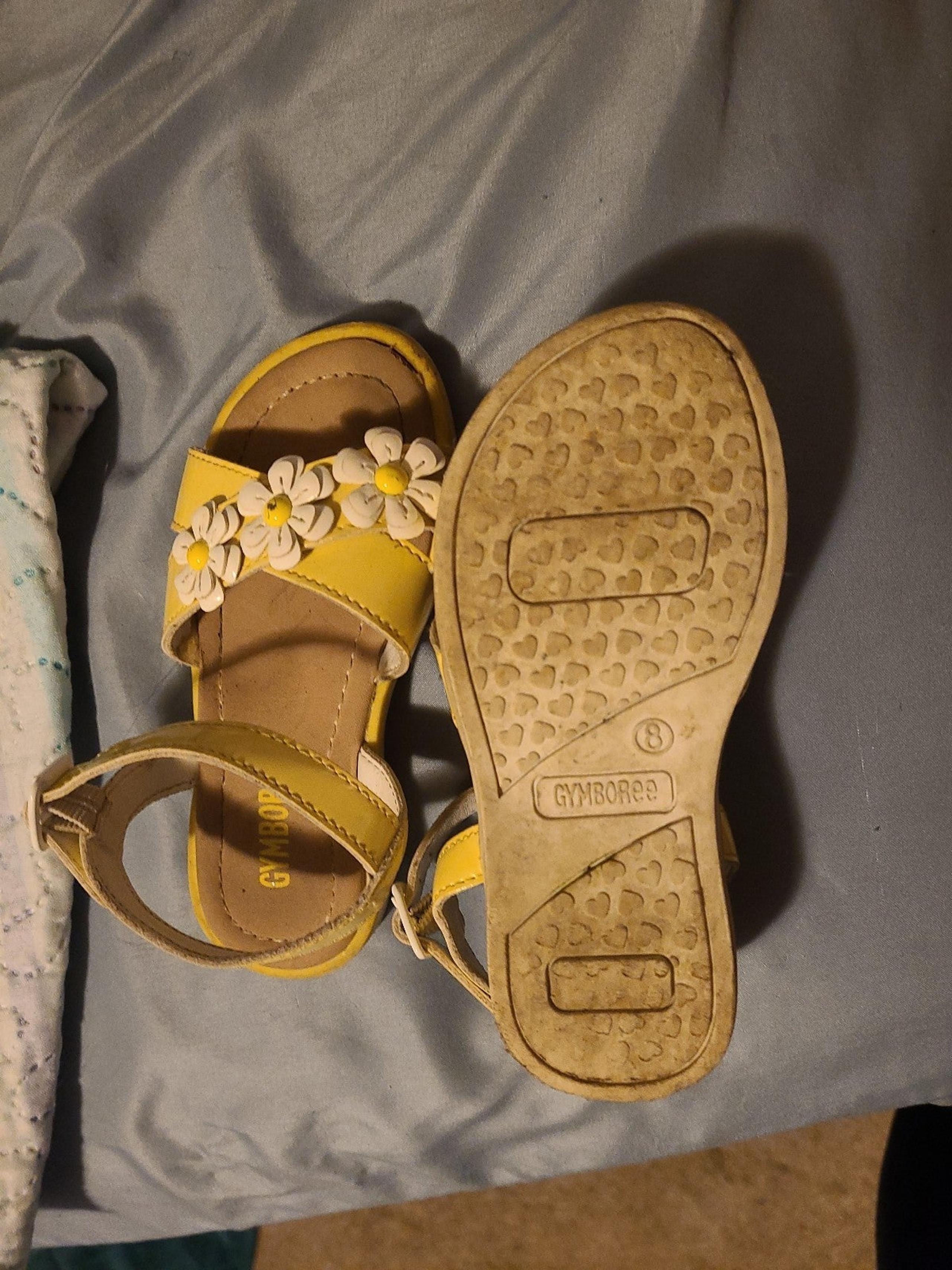 Gymboree kids yellow daisy sandals