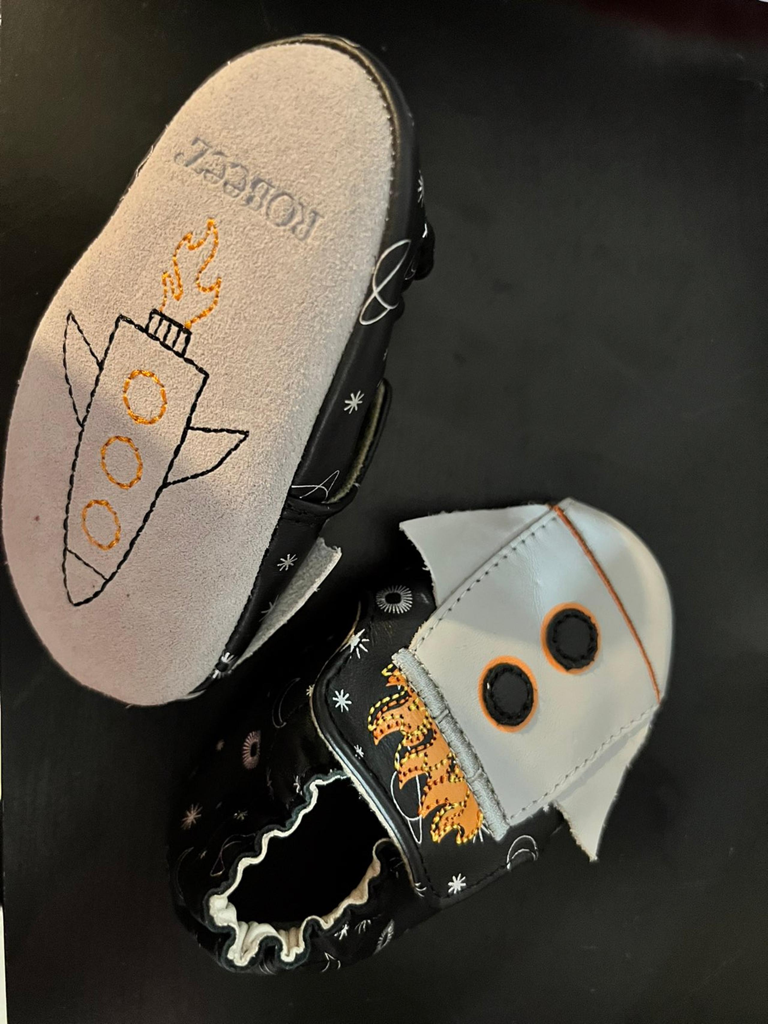 Robeez baby leather shoes size 9-12 months