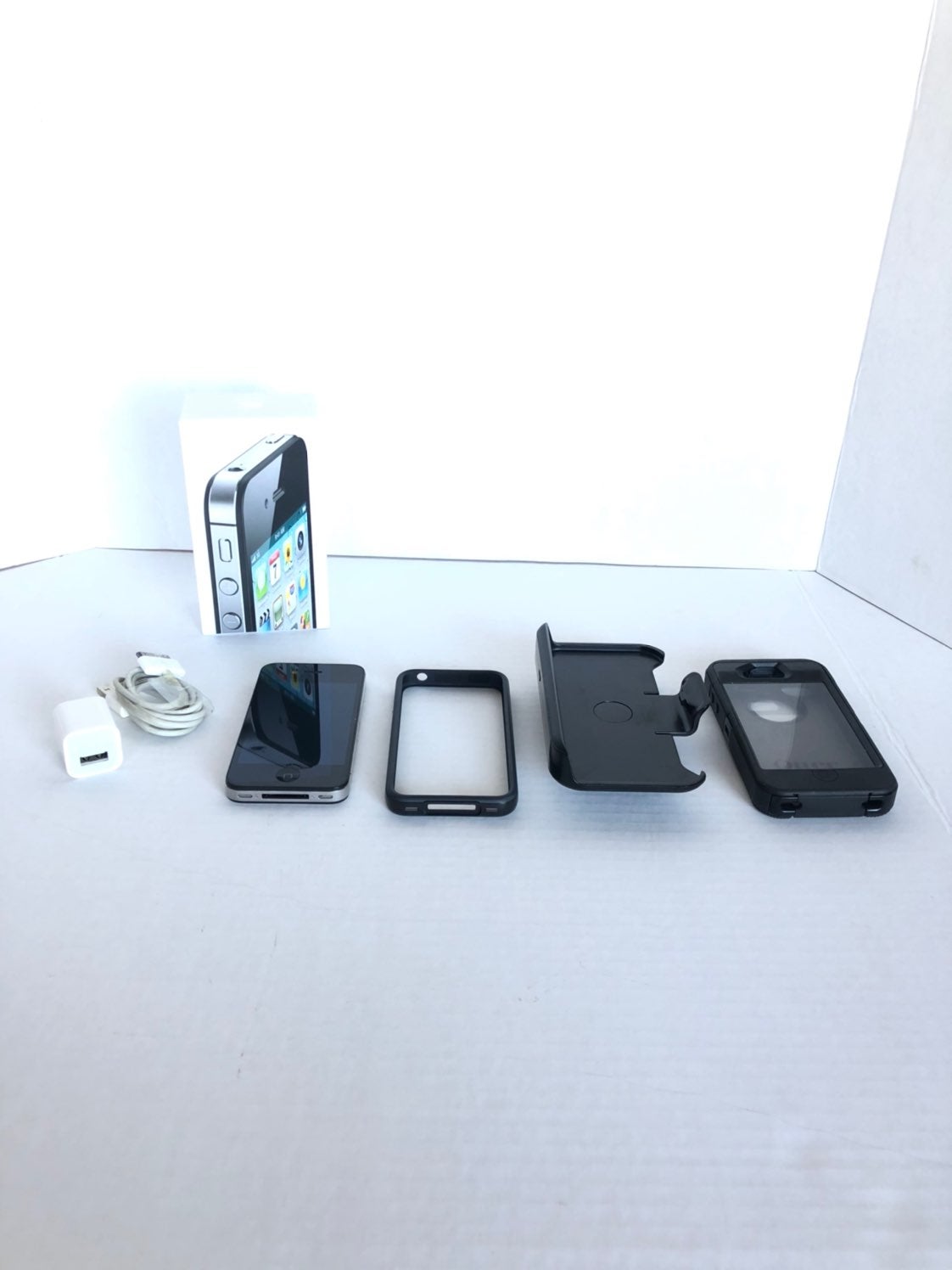 iPhone 4s Black 16 GB Unlocked Bundle