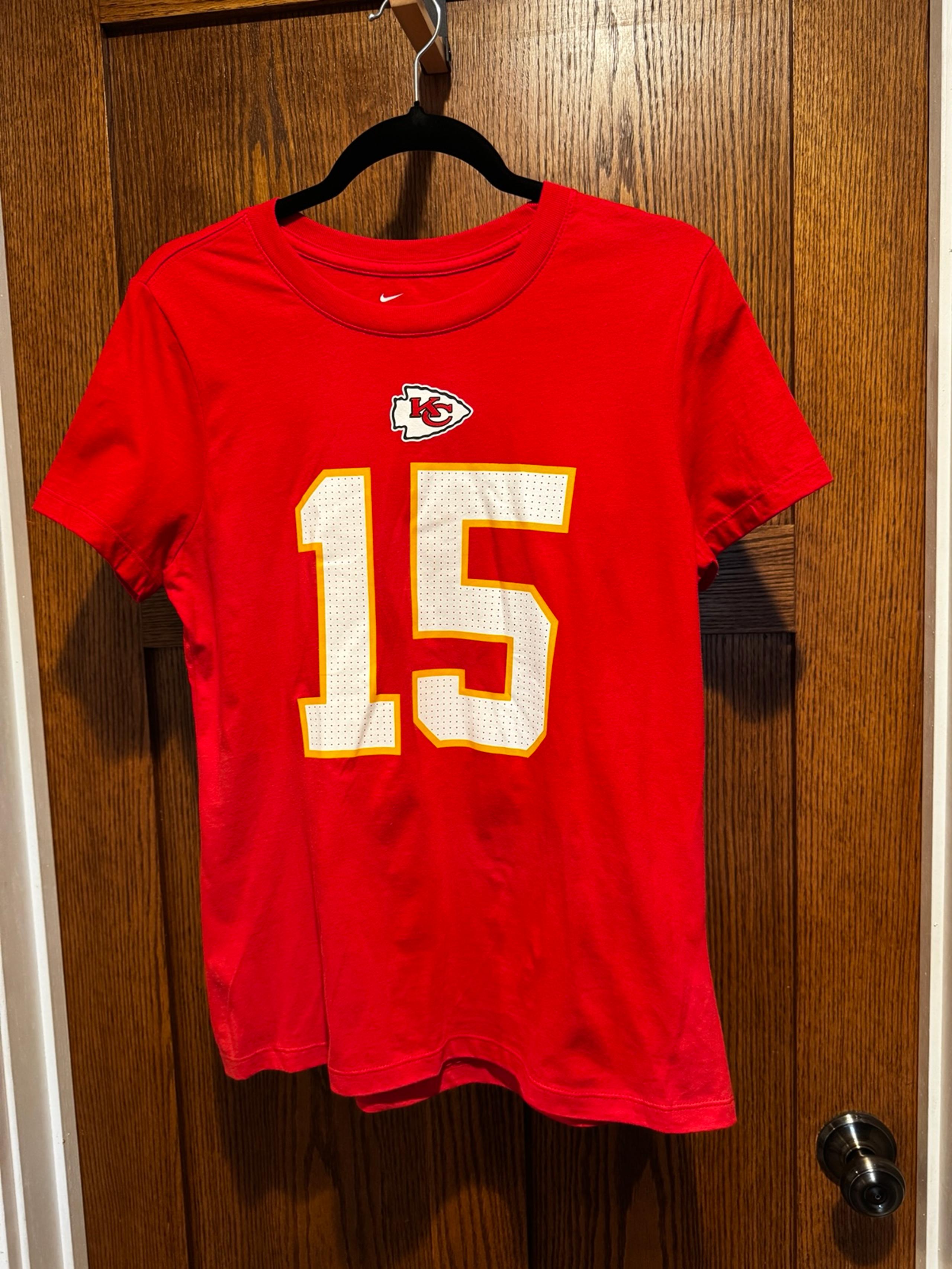 Women’s Kansas City Chiefs Patrick Mahomes Nike t-shirt size Medium