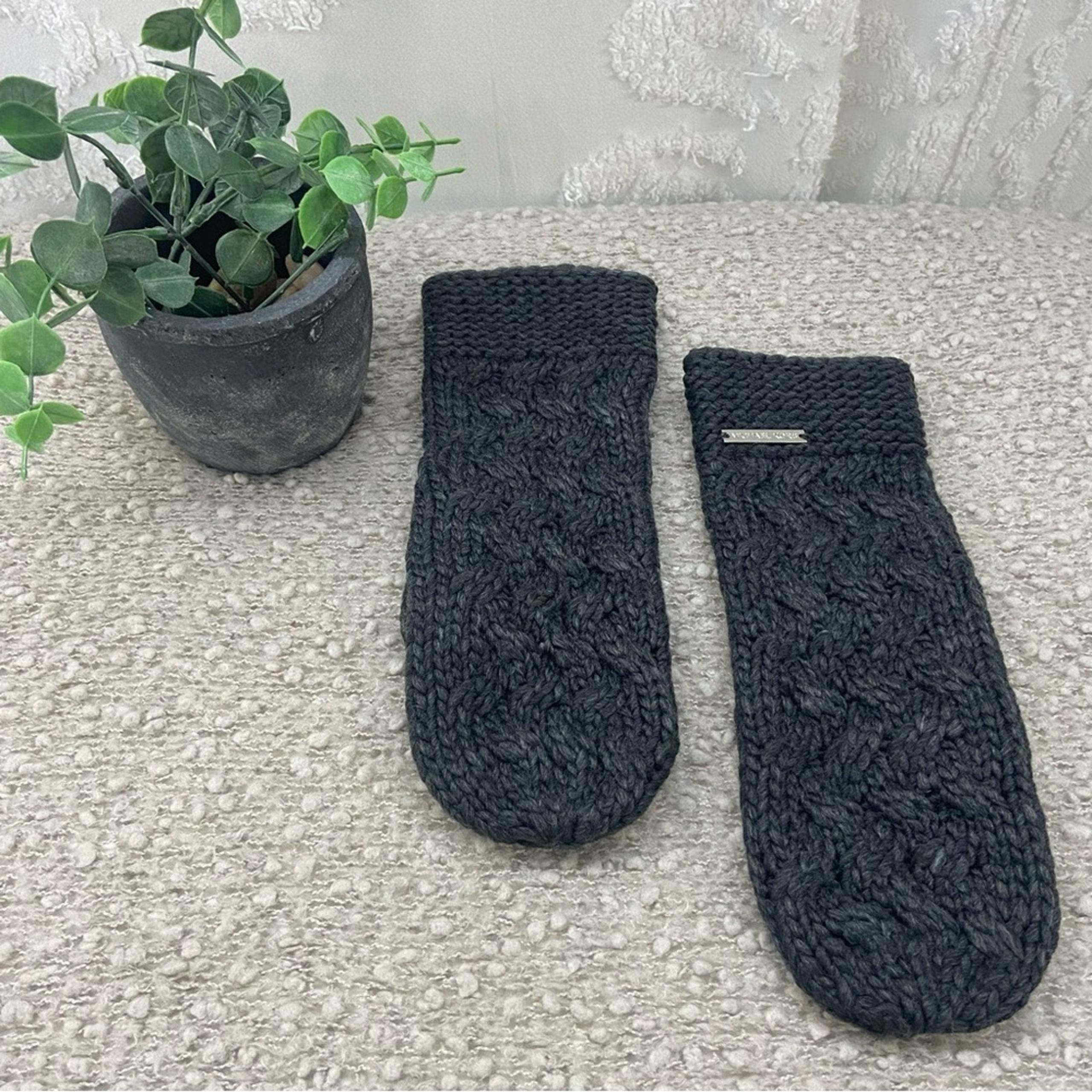 Michael Kors Women’s Knitted Mittens Dark Gray Sz S Cozy Warming Comfy Comfort