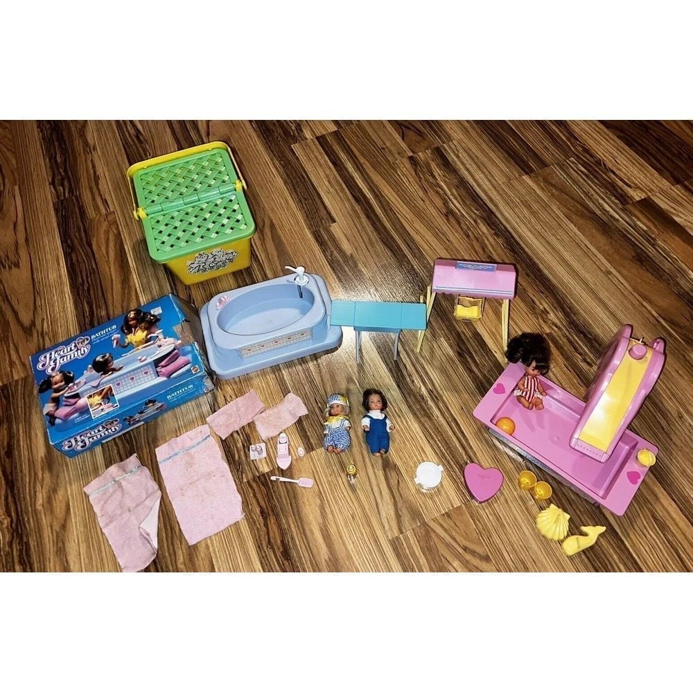 Vintage Mattel 1984 The Heart Family Bathtub Swimming Pool Dolls Mixed Lot