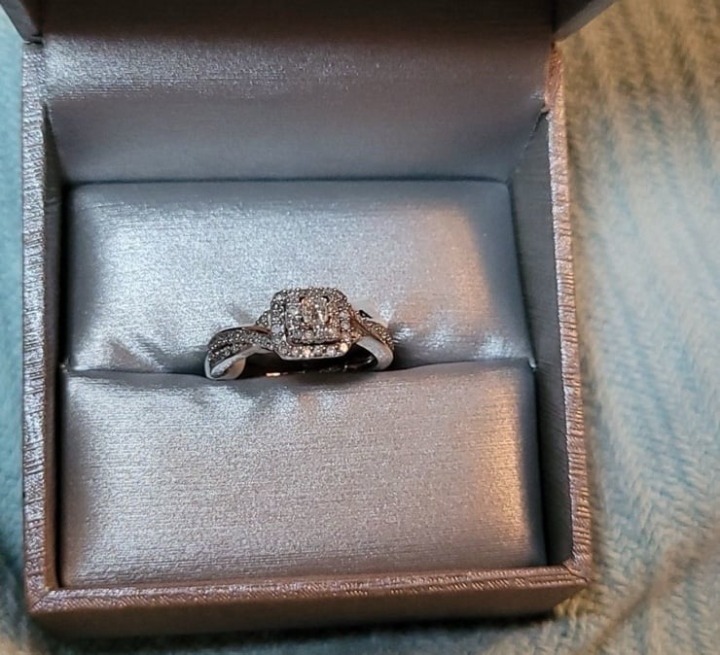 New 10k gold princess cut diamond Ring size 7