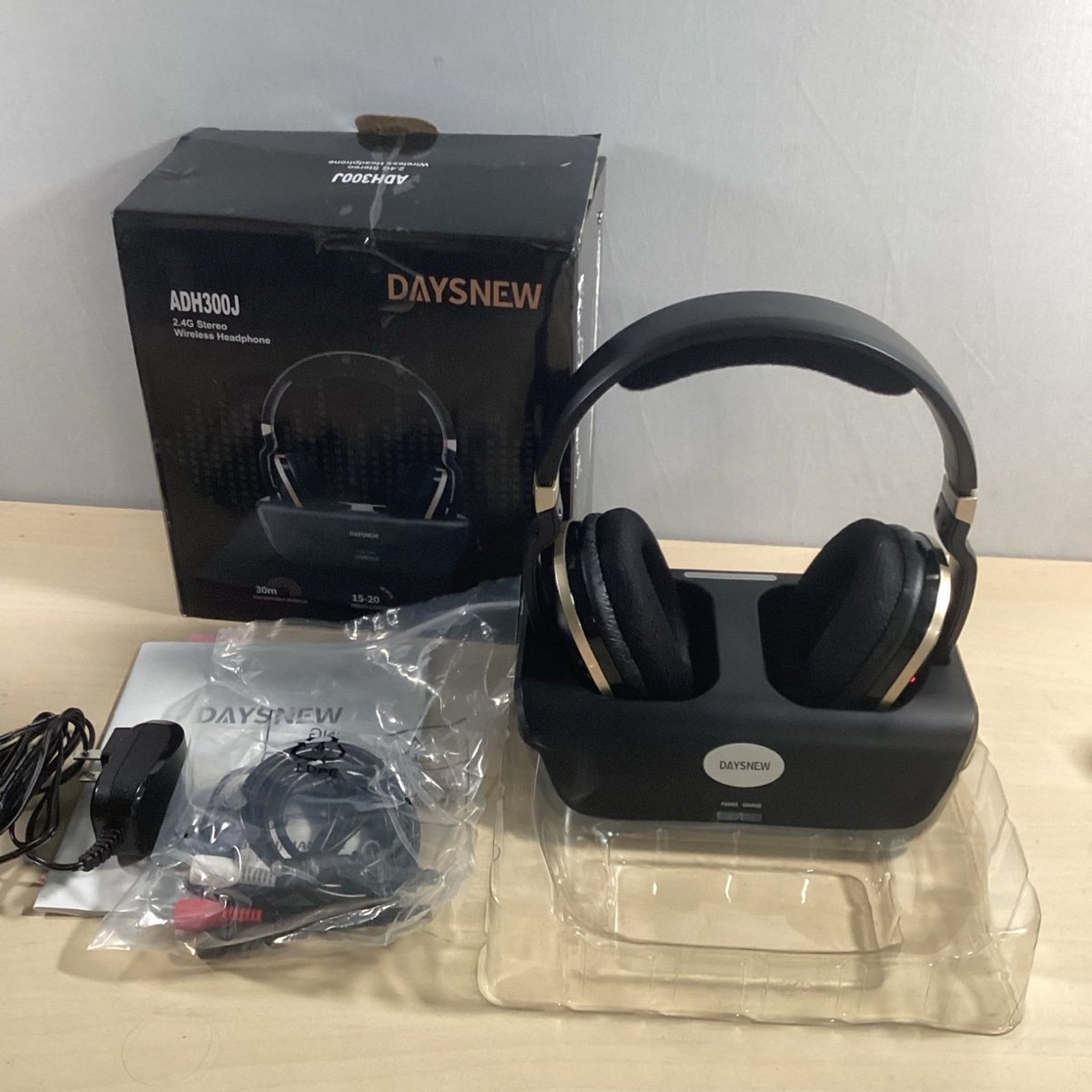 Daysnew Wireless Headphones for TV with 2.4G RF Transmitter Charging Dock