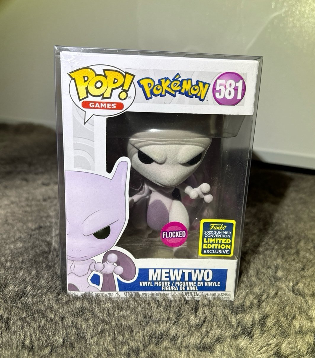 Pokemon Mewtwo Flocked Funko Pop #581 2020 Summer Convention Limited Edition