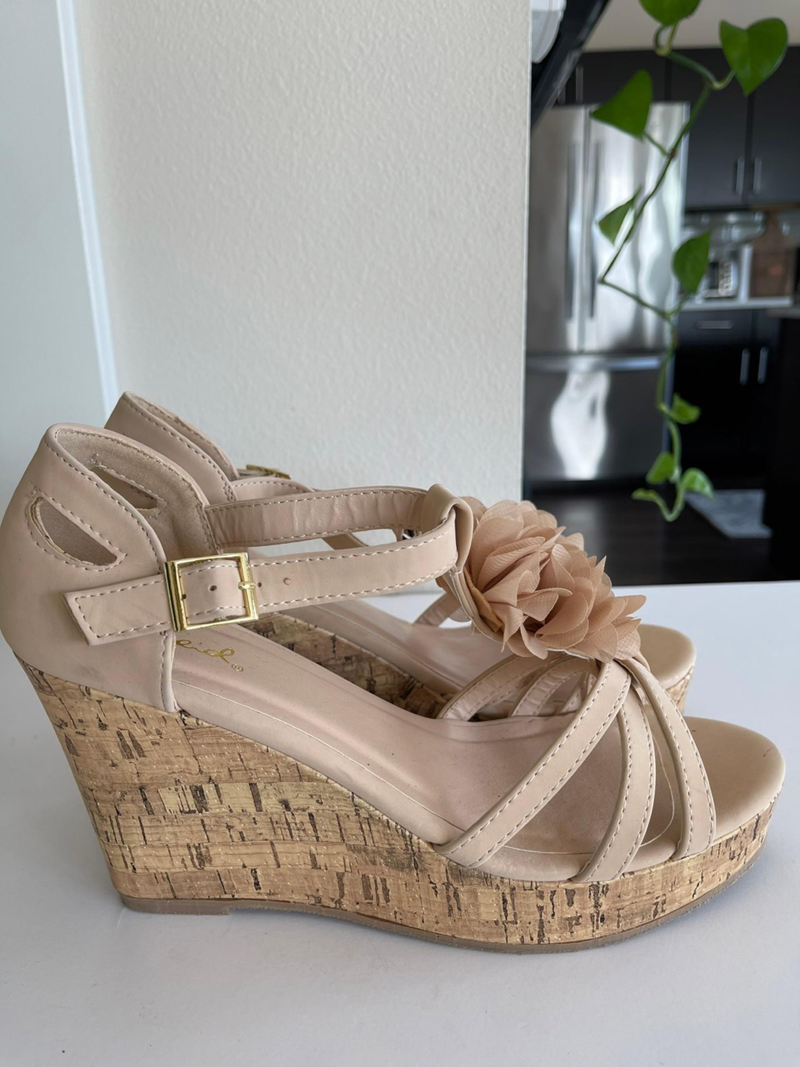 Qupid Beige Floral Wedge Heels Size 8.5