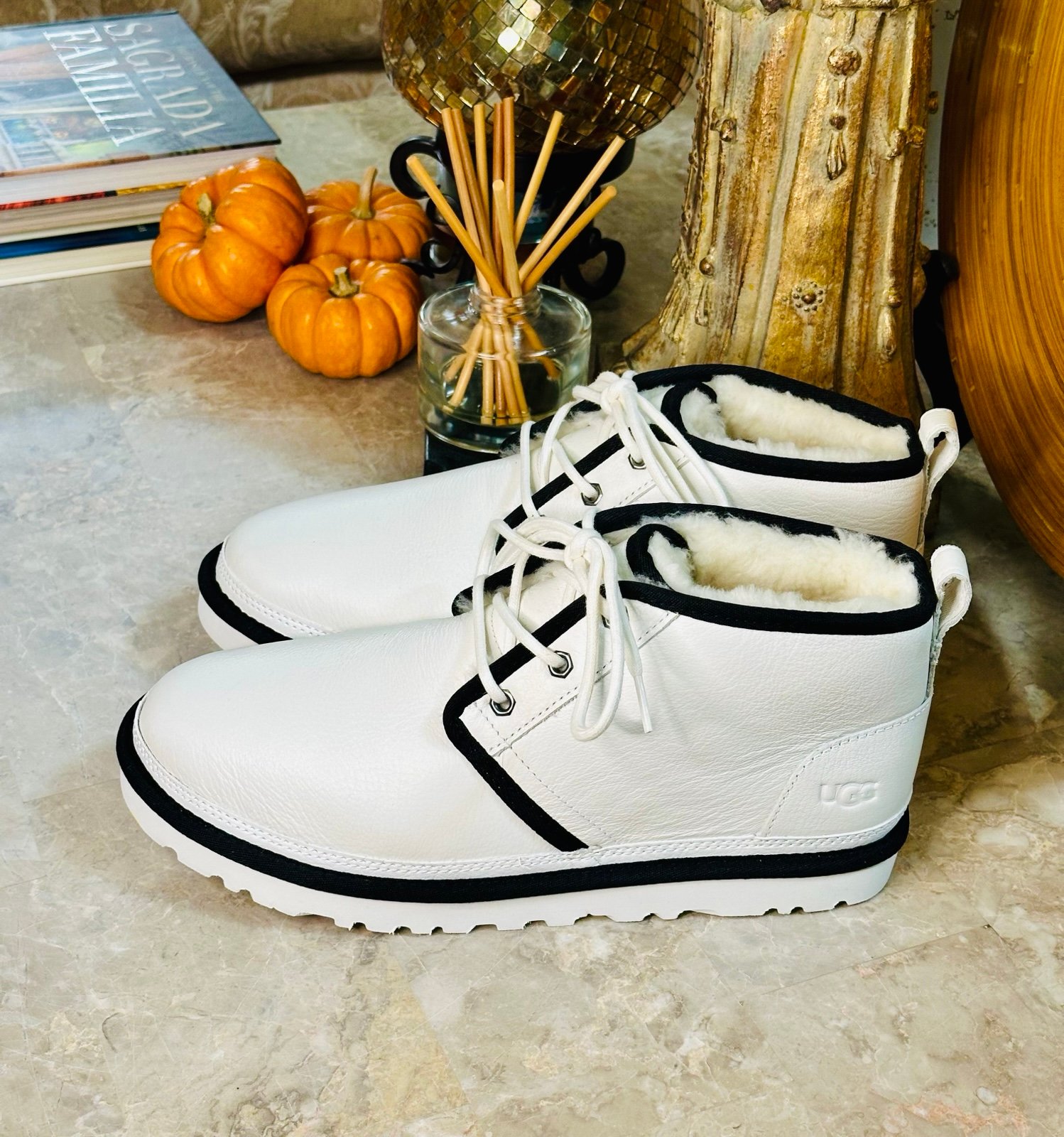 UGG Neumel Leather Chukka Boots Men's 10 White Black Wool Lined 1133777 Plush
