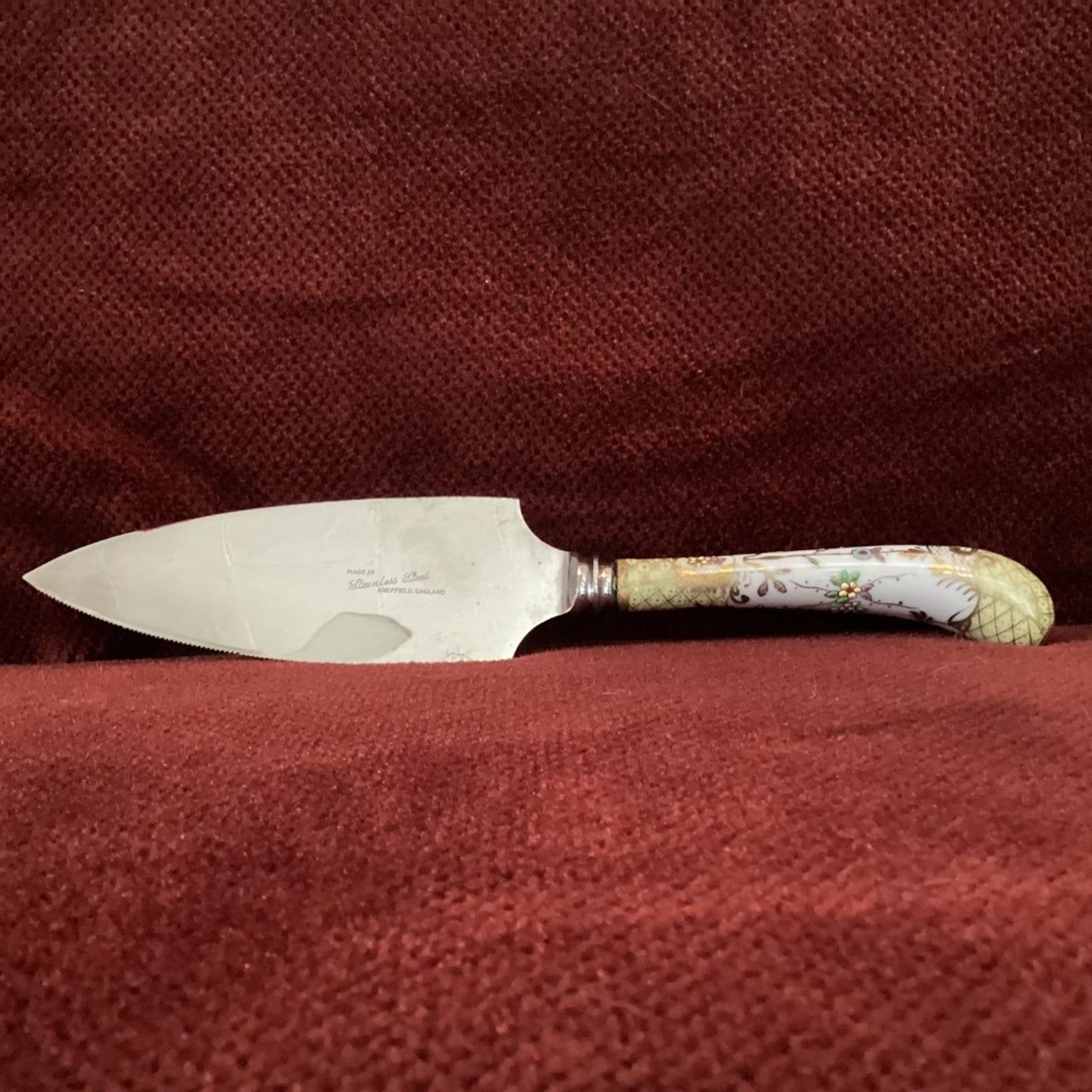 Vintage Sheffield Stainless Steel cake pie server with one serrated edge