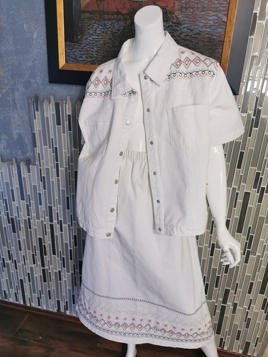 Denim & Co WHITE DENIM EMBROIDERED JACKET & SKIRT SUIT Two Piece Size 1XL Lovley