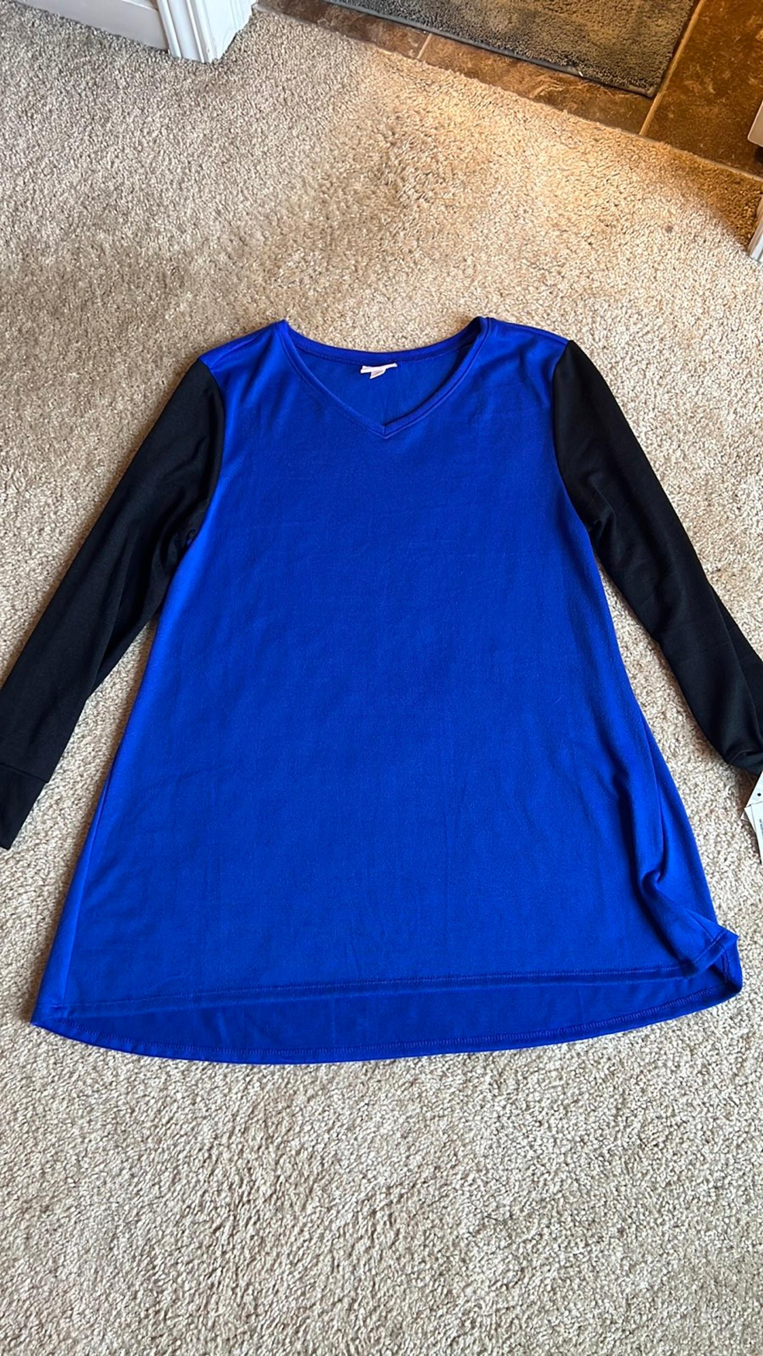 Lularoe Melissa V neck sweater blue black medium