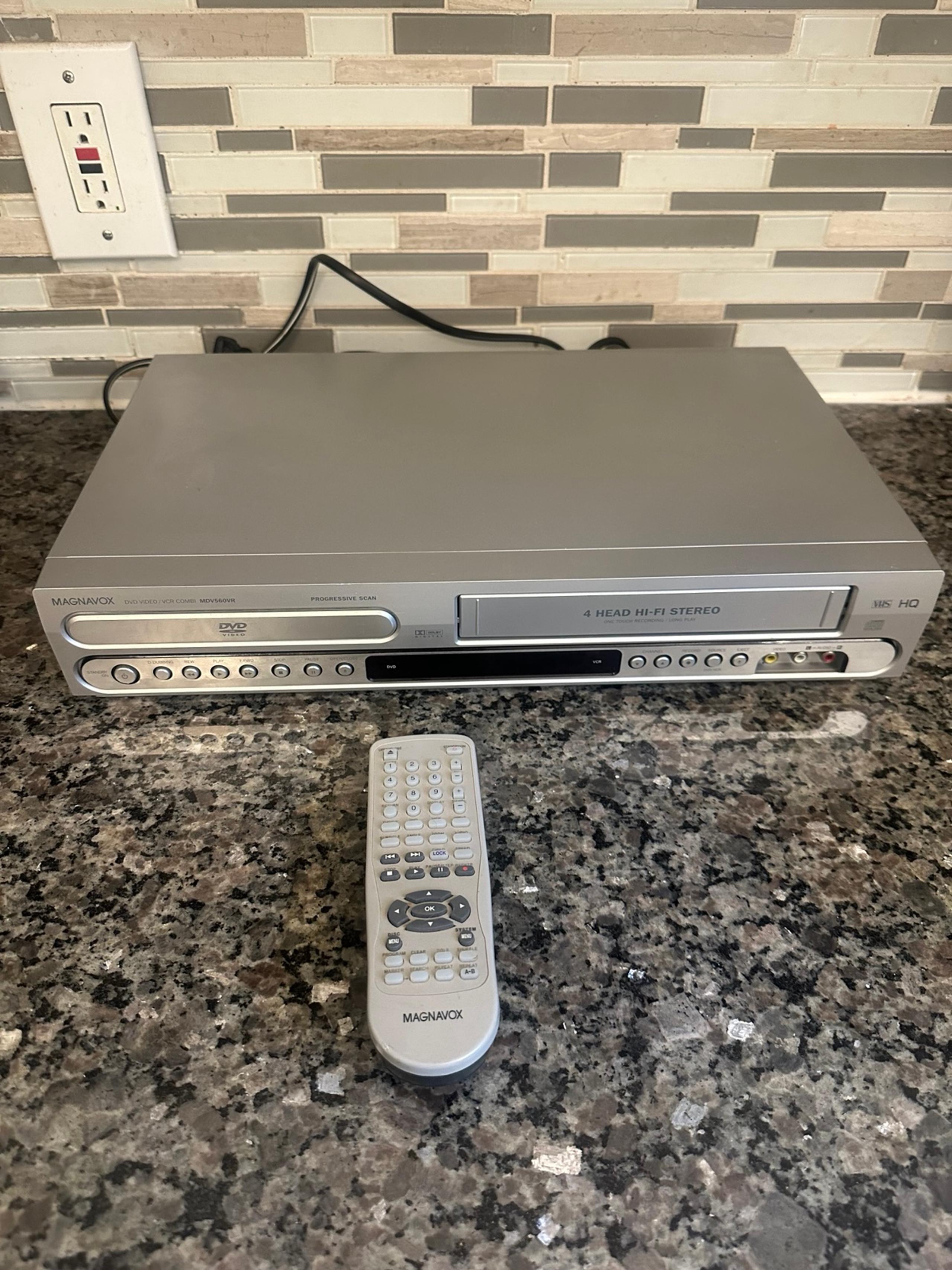 Magnavox vhs/dvd combo with remote .