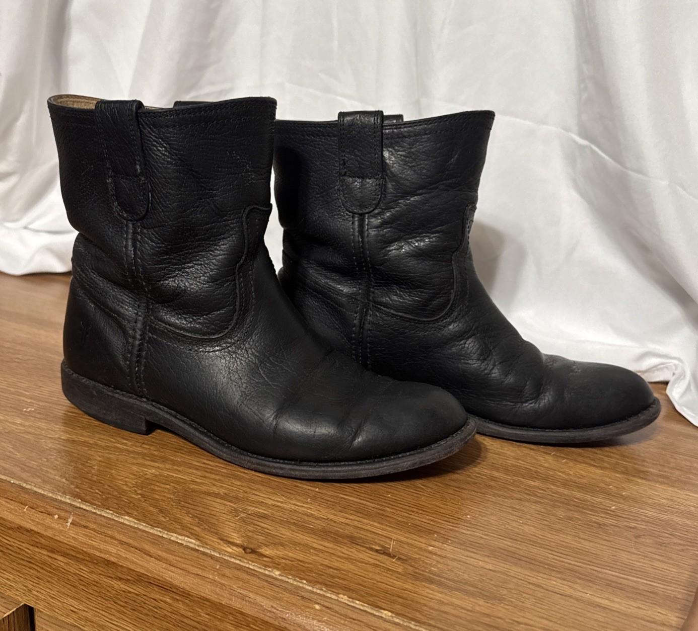 Frye, Anna Short Round Toe Black Leather Boots, Women’s Size 7B