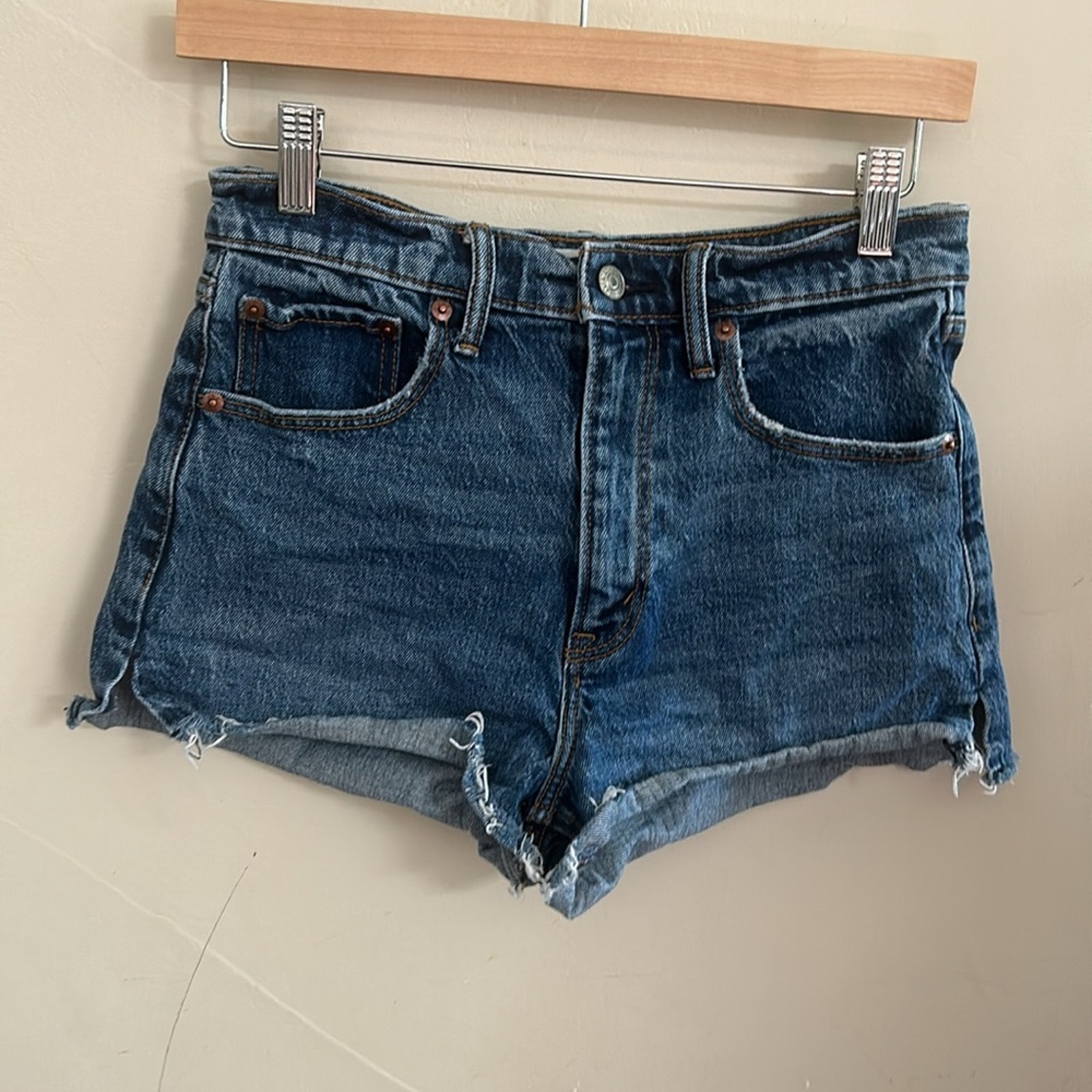 Abercrombie and fitch The Mom Short High Rise. Size 26/2