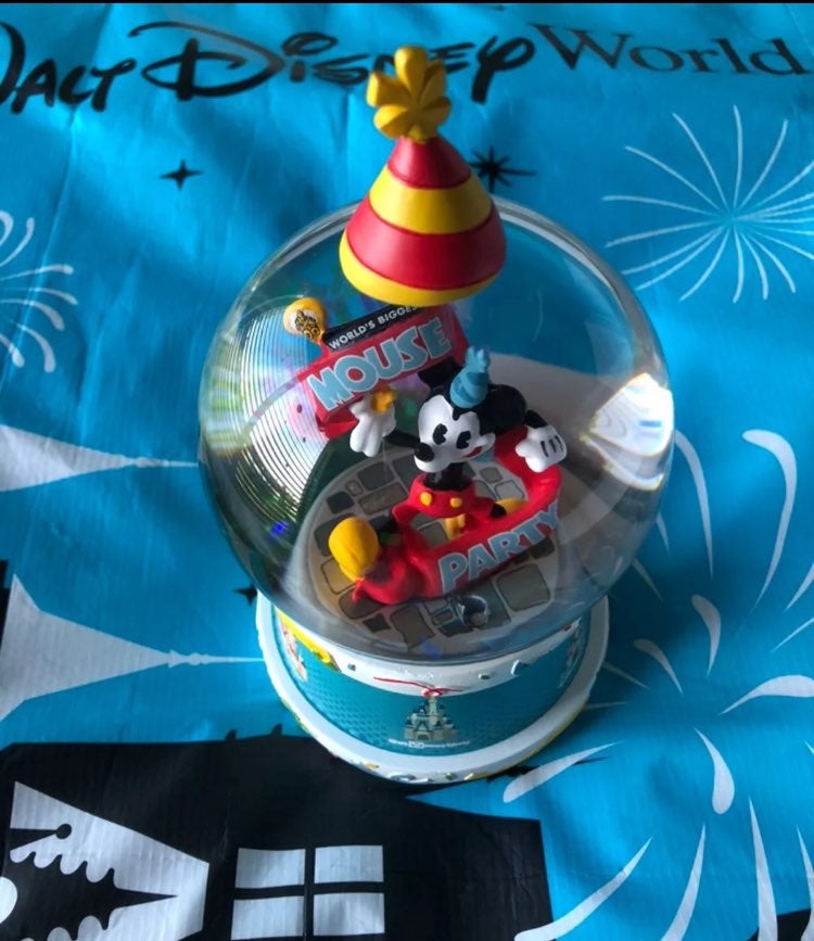 Mickey Snowglobe