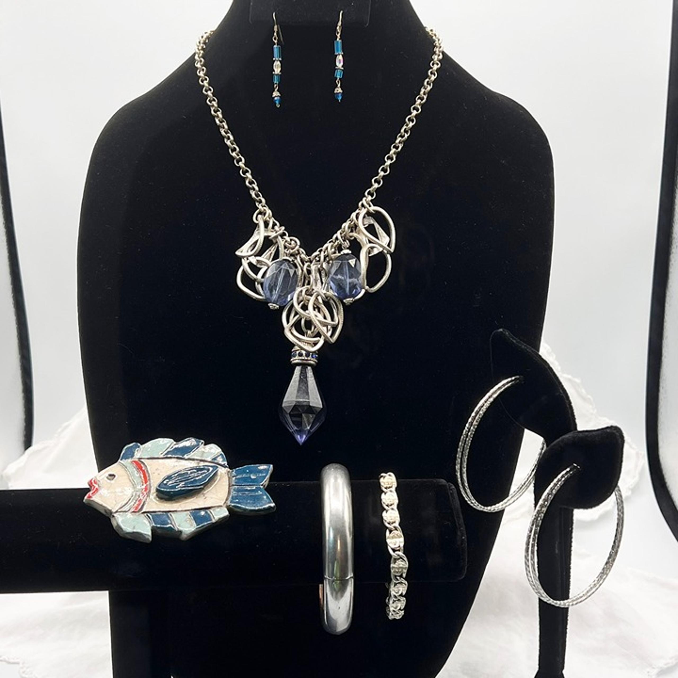 Vintage Costume Jewelry, Some Signed, Bracelets, Necklace, 6 Pieces - Lot 038x