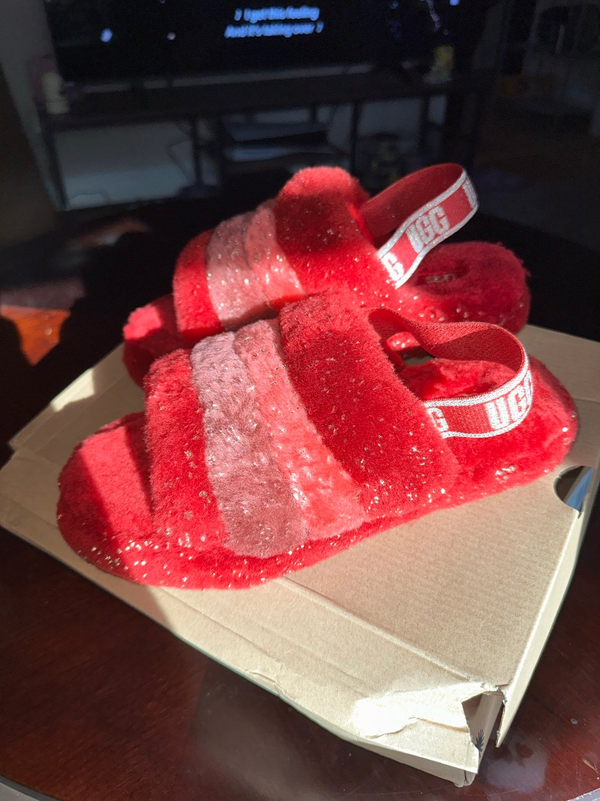 UGG Fluff Yeah Metallic Sparkle Slides Big Kid’s Size 6