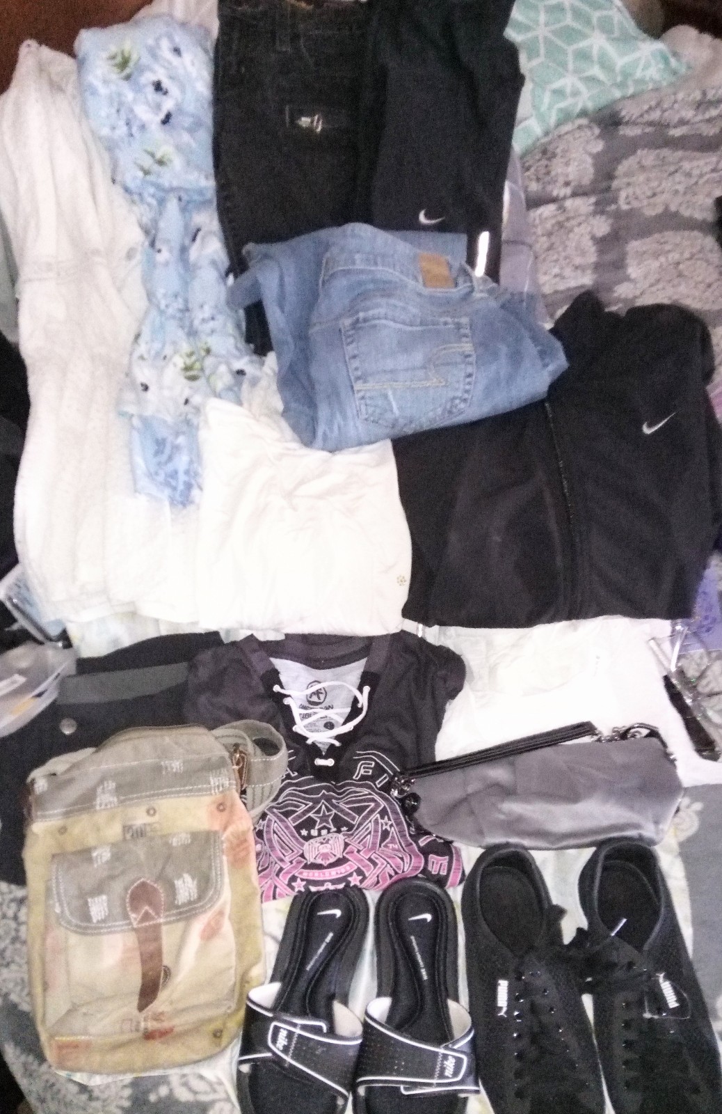 Women's clothing bundle size M (read discrimination)