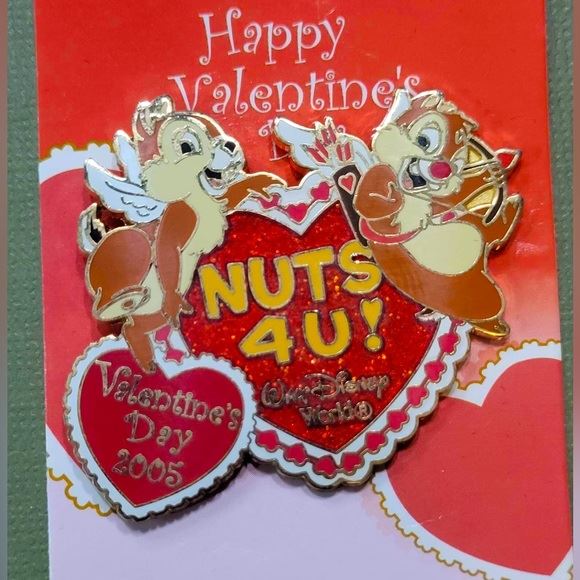 Disney pin Chip and Dale Valentines Day 2005 Nuts 4U