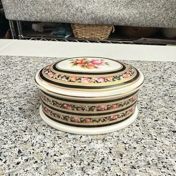 Wedgwood Clio 1992 Bone China Oval Trinket Box w/ Lid Floral Accent Vintage