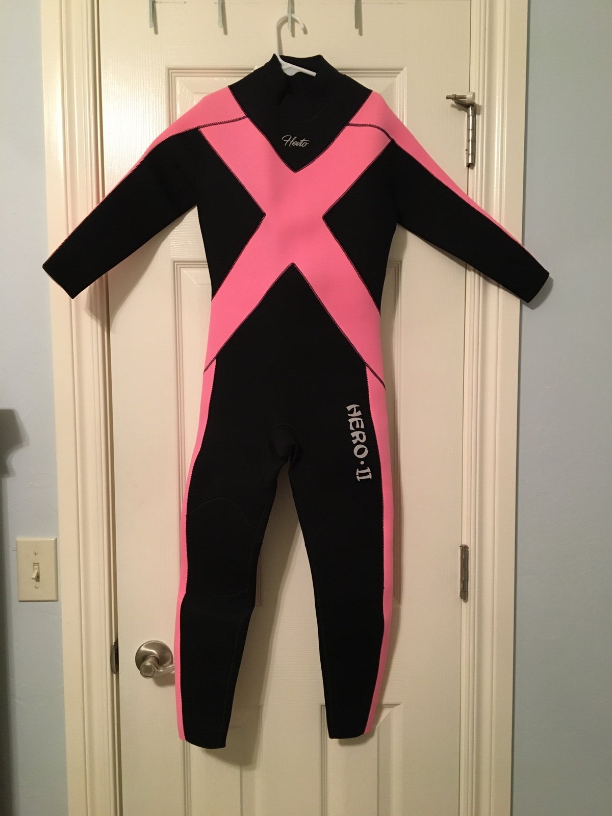 New Hevto Youth Full Body Wetsuit Size 10 Black and Pink Girls Wetsuit