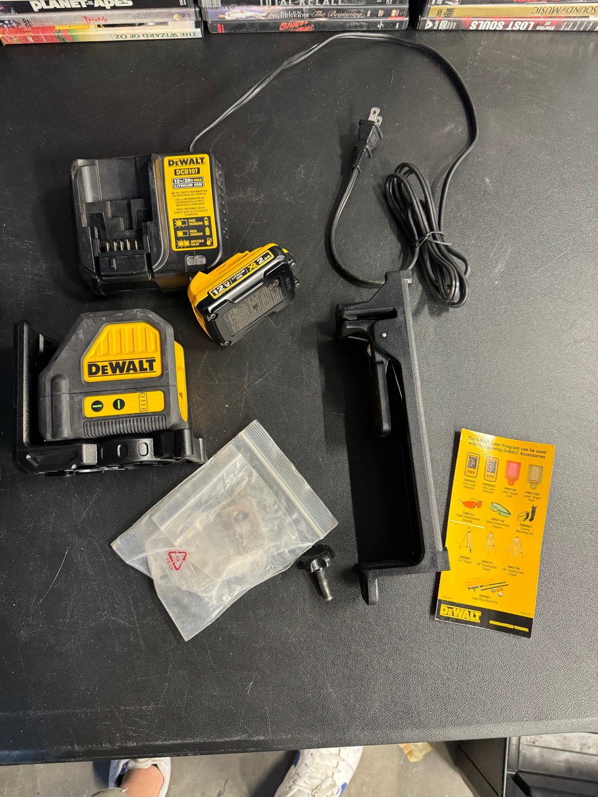 DW088LG DeWALT 12V MAX* Green Cross Line Laser