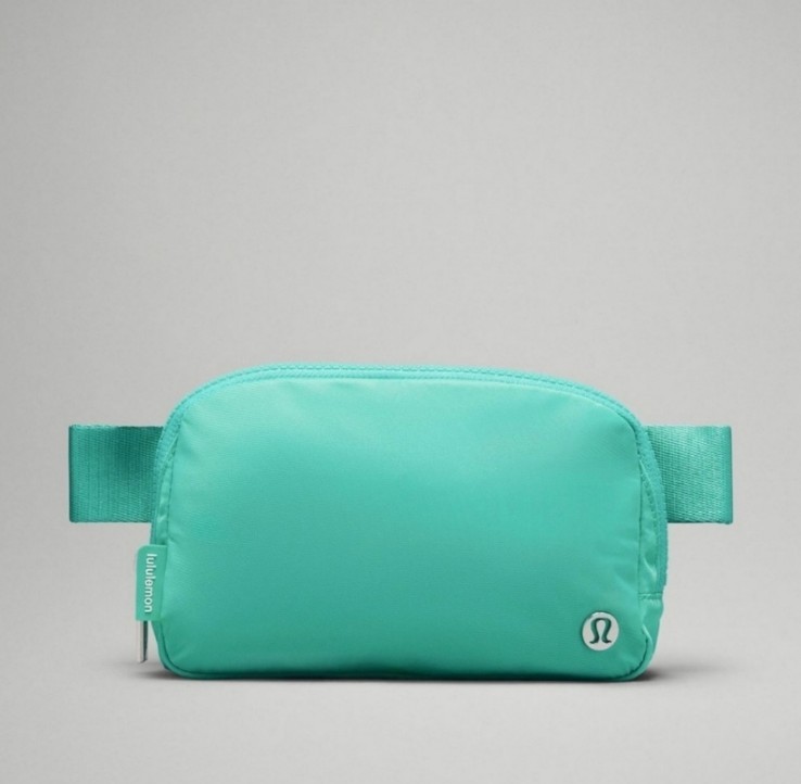 Lululemon Everywhere Belt Bag NWT