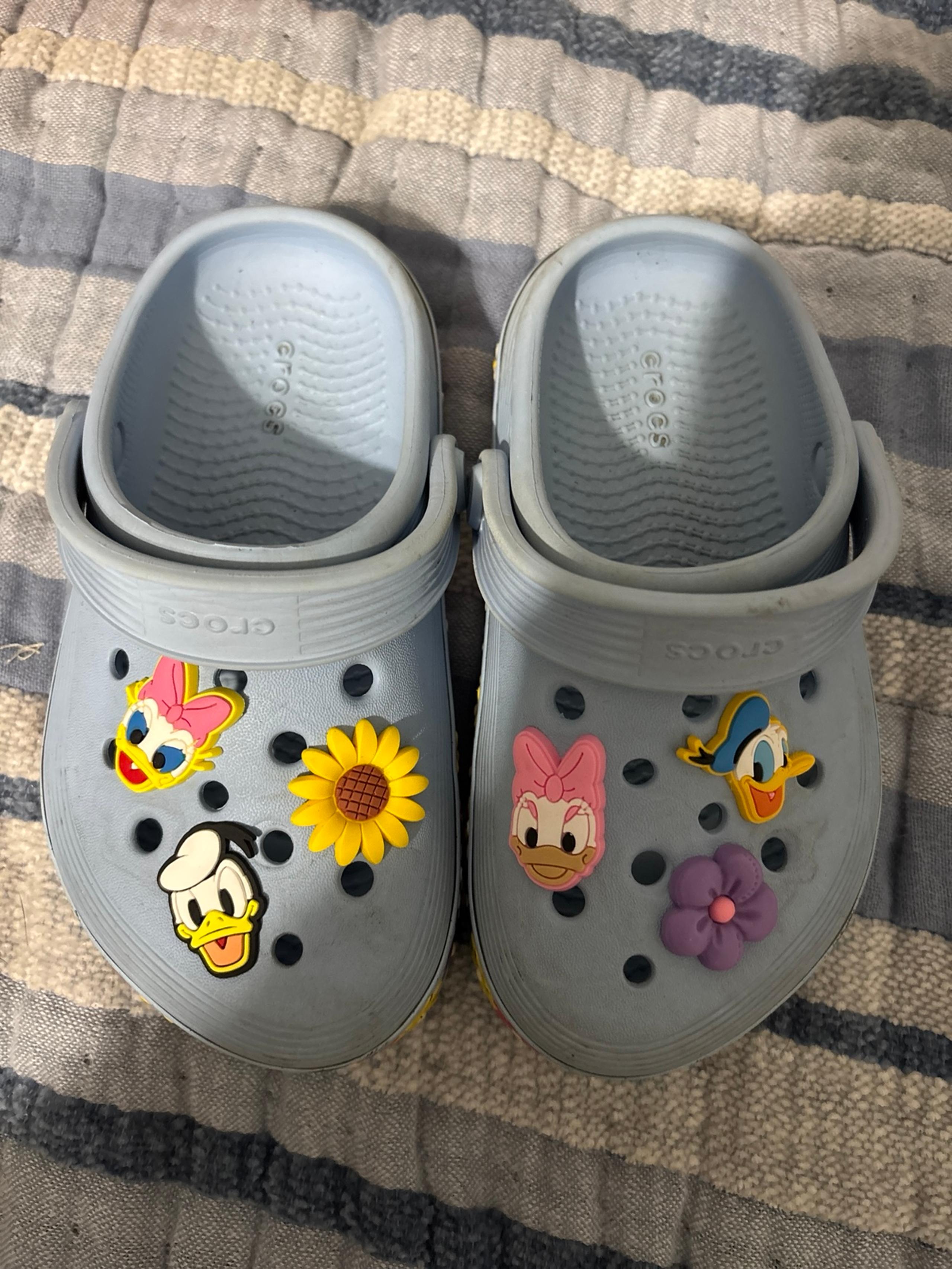 Crocs Off Court Daisy Clogs Girls Size C11 Classic Light Blue Pink Yellow White