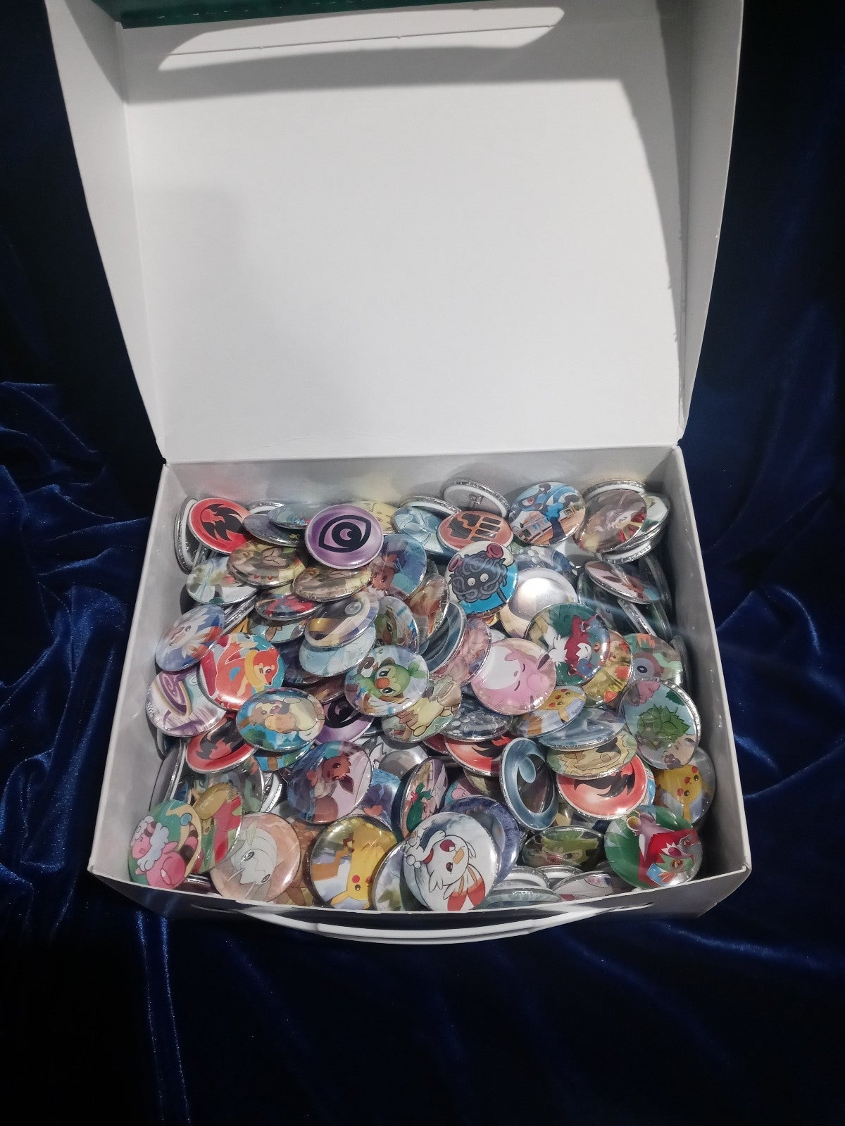 400 Pokemon Pins/Buttons Lot