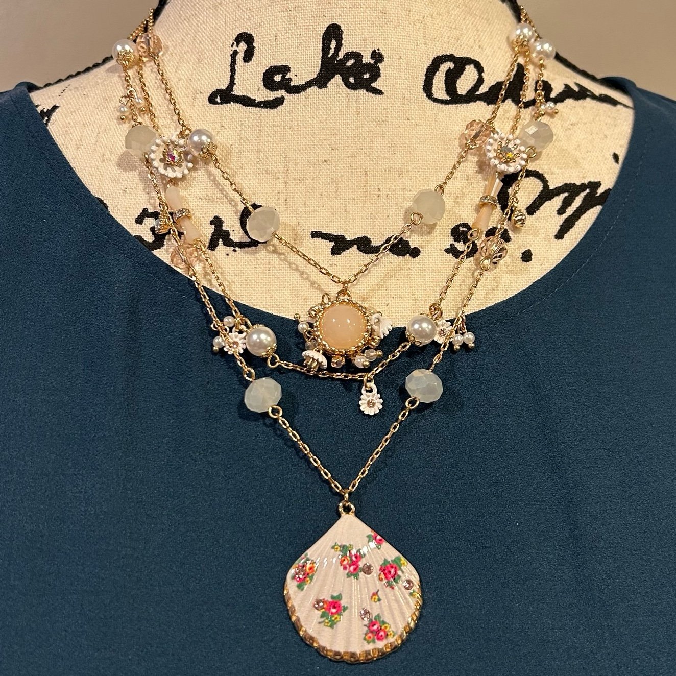 Betsey Johnson Womens Floral Shell Layered Necklace