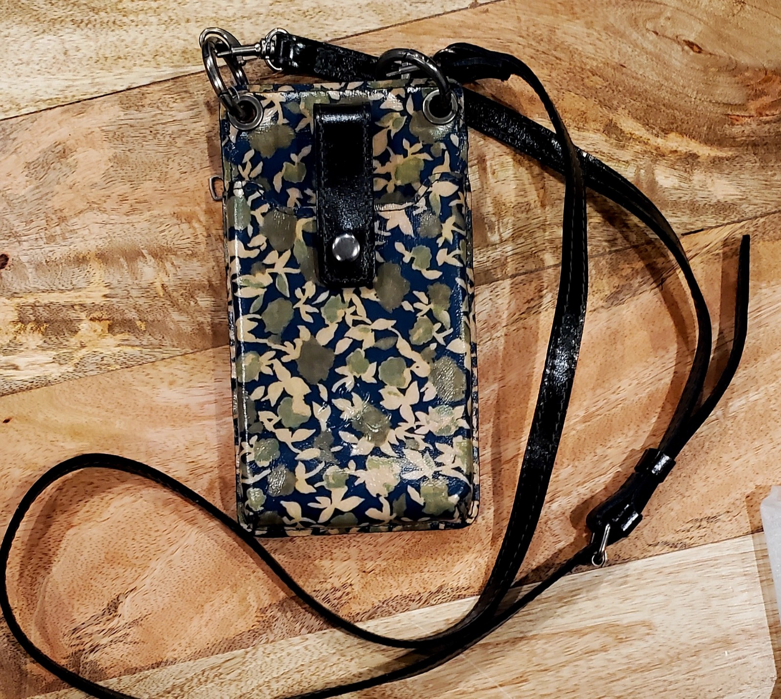 New Patricia Nash Farleigh Olive Groves Crossbody Wallet Phone Case