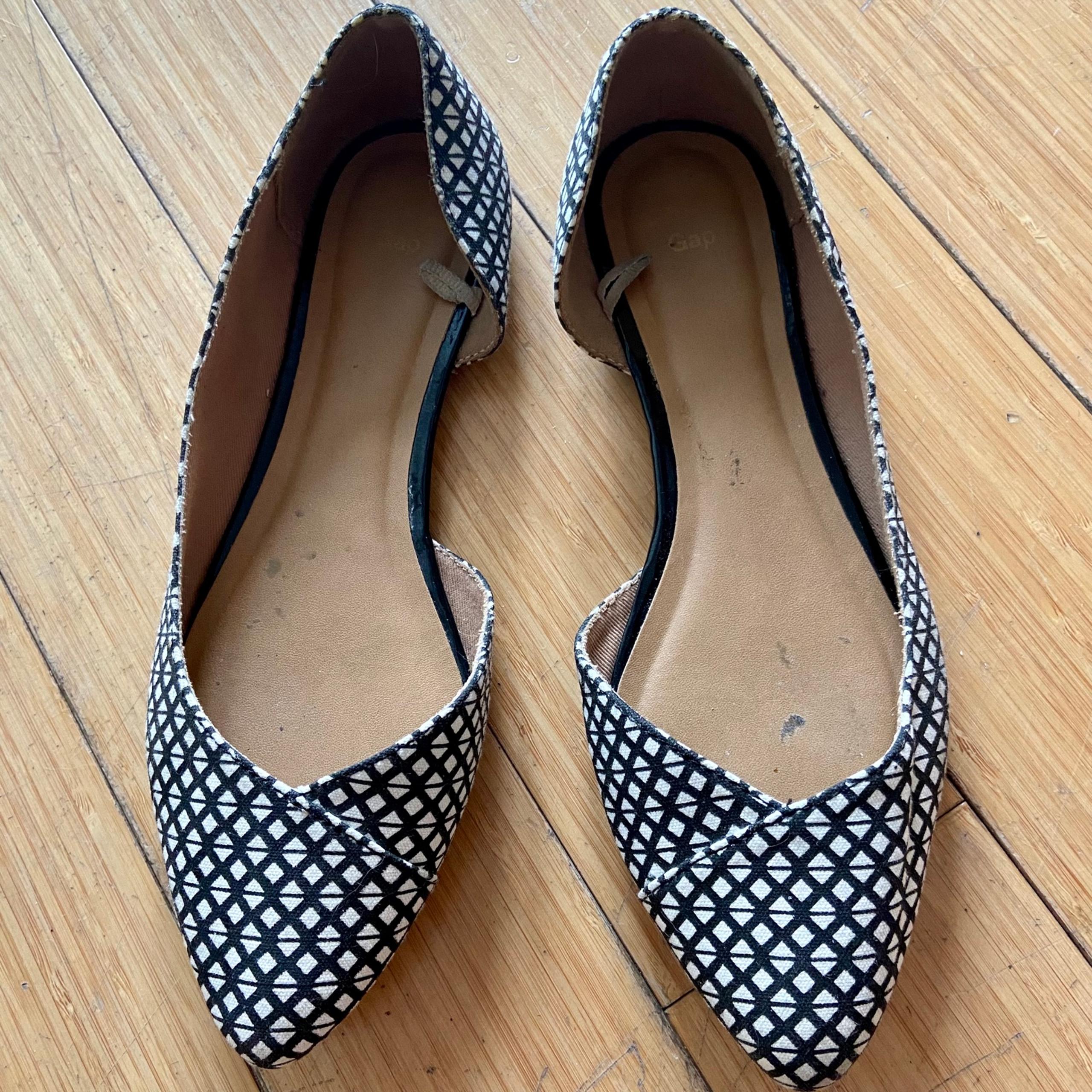 Gap flat heel shoes