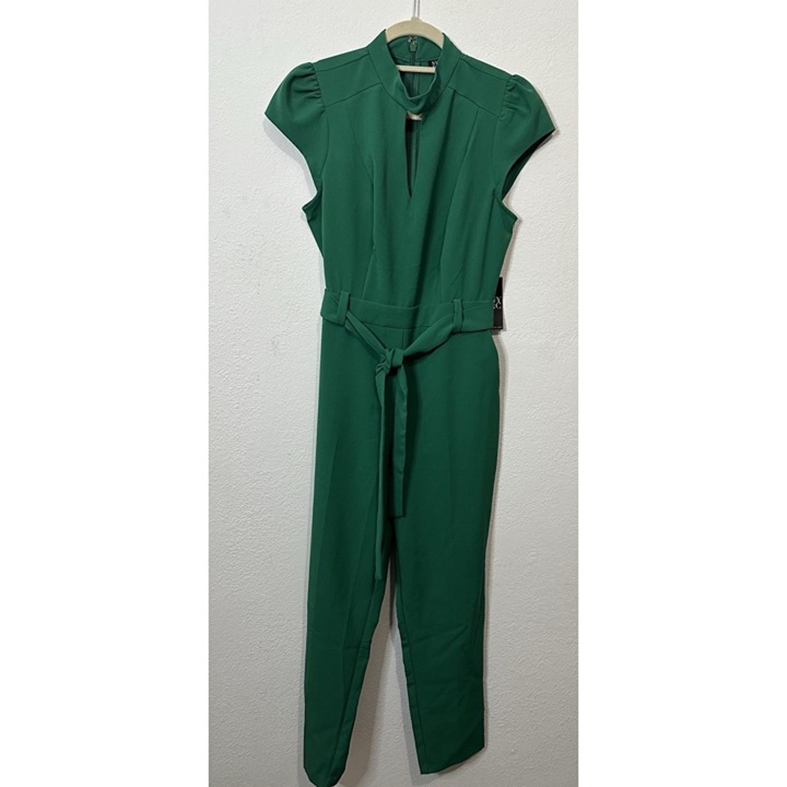 New York and Company Women’s Green Sleeveless Jumpsuit Peak A Boo Chest Size M