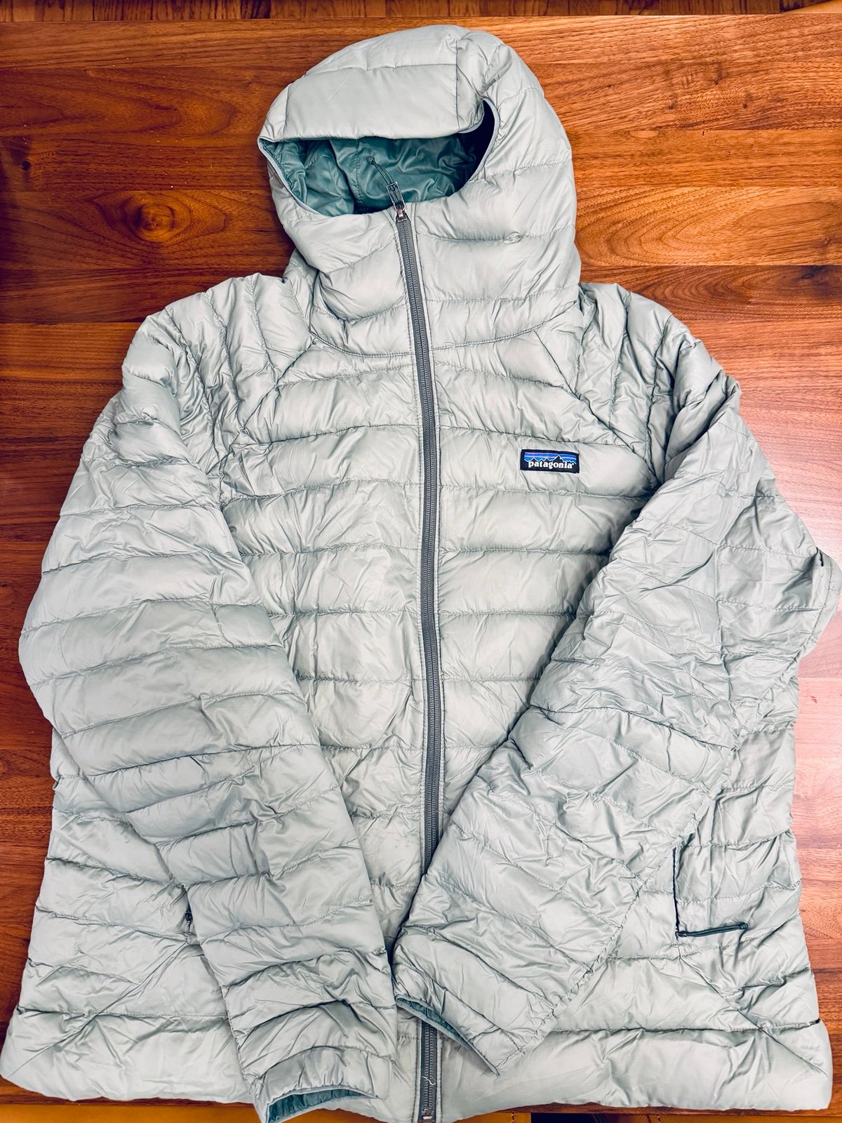 Patagonia Women’s Down Sweater Hoodie (Women’s XXL)