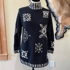 Long Sleeve VTG Woolrich Women' Winter Snowflake Sweater Black/ White Sz S