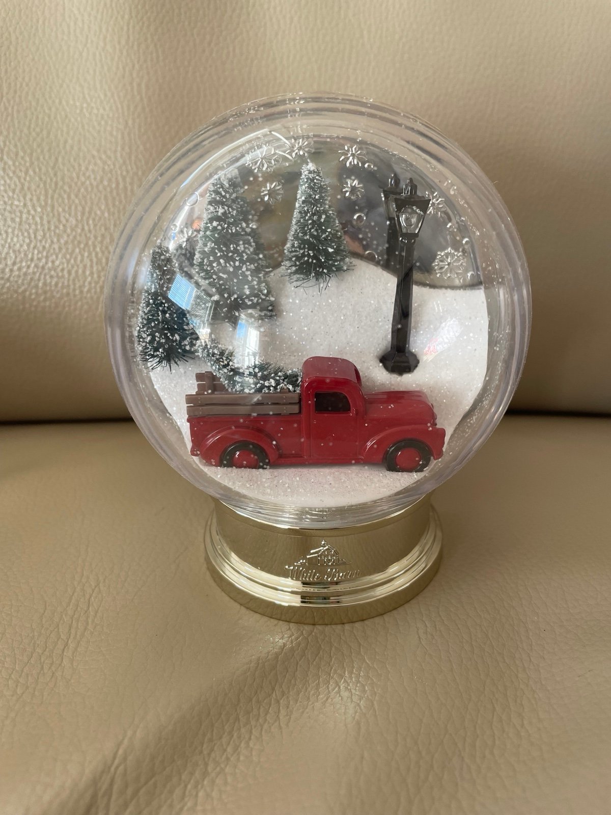 NWT Bath & Body Works RED TRUCK & LIGHT Snow Globe Wallflower Plug In Lights Up