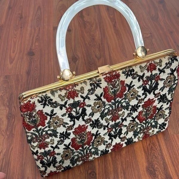 Stunning vintage tapestry beaded handbag loose site handle made in Hong Kong