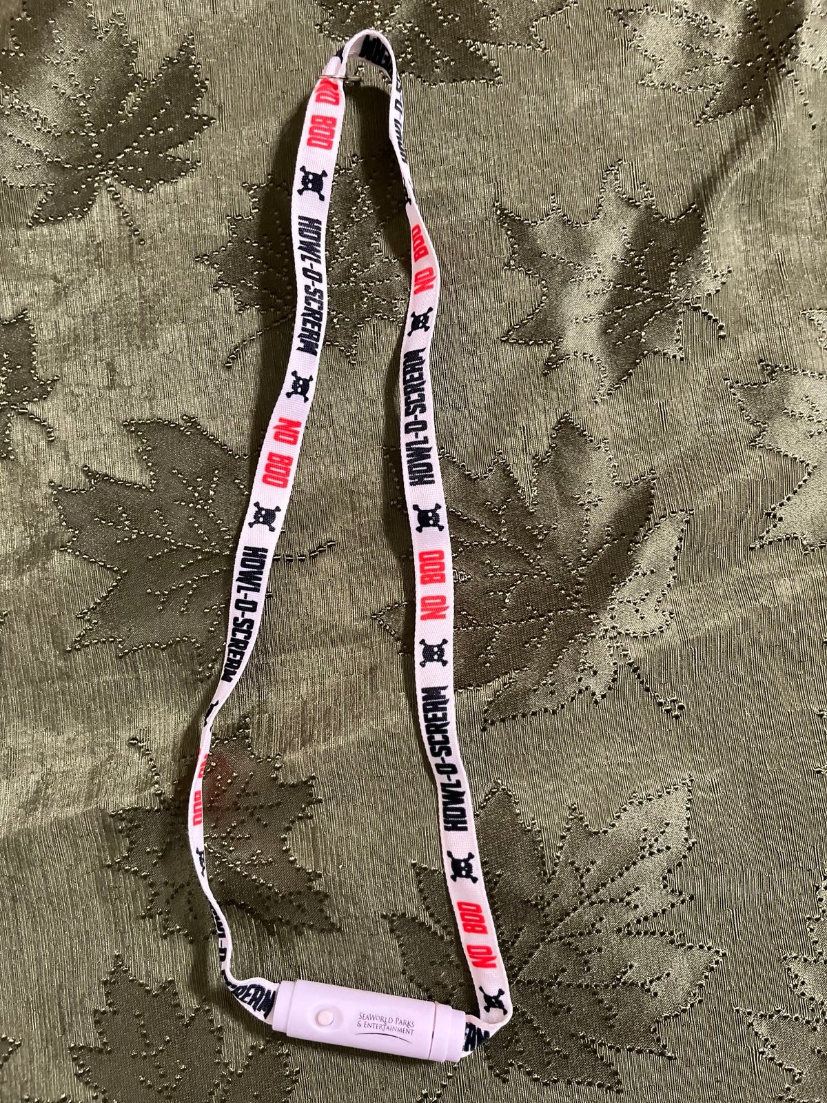 Sea World Howl O Scream Light Up Lanyard ~Rare~ HTF