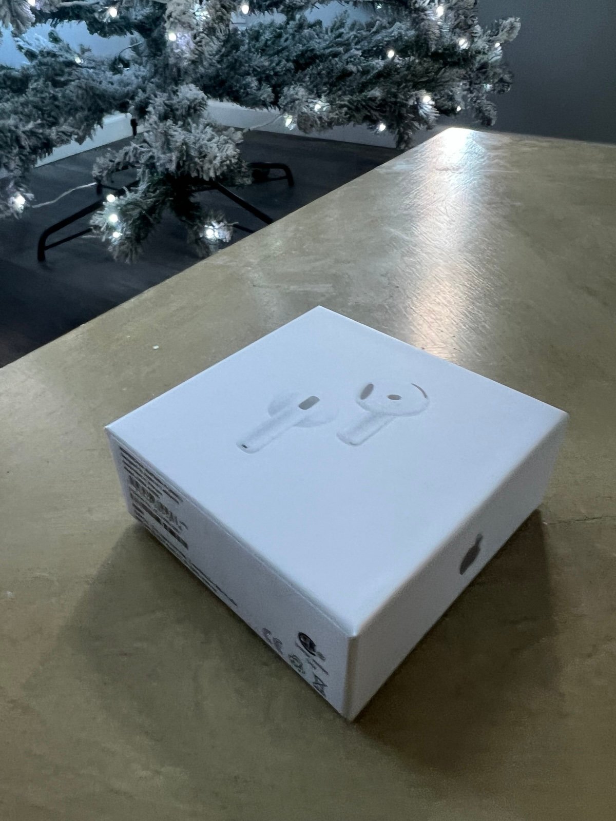 Apple AirPods 4 ANC