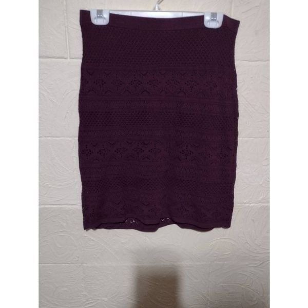 WHBM White House Black Market Size M Maroon Lce Skirt