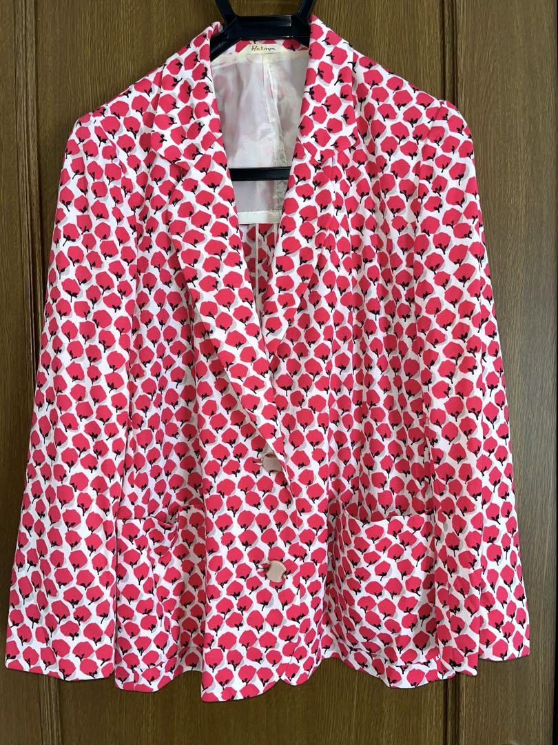 A tricot suit with a small floral pattern.