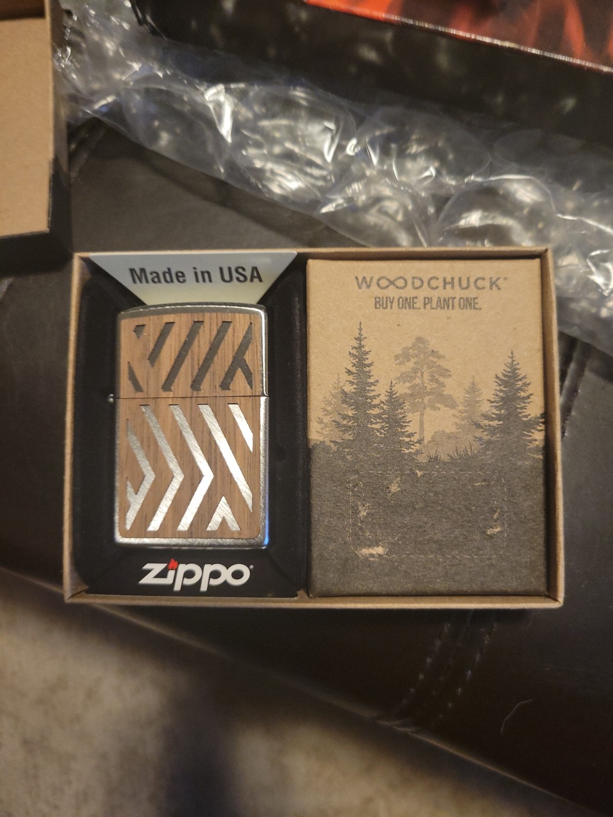 ZIPPO WOODCHUCK Lighter HERRINGBONE SWEEP 29902 WALNUT 2 Side