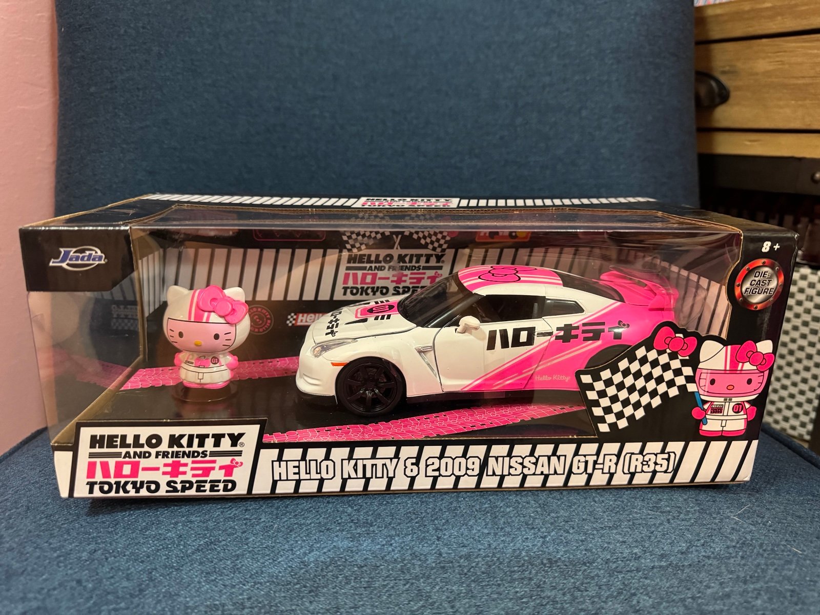 Hello kitty & 2009 Nissan die cast figure