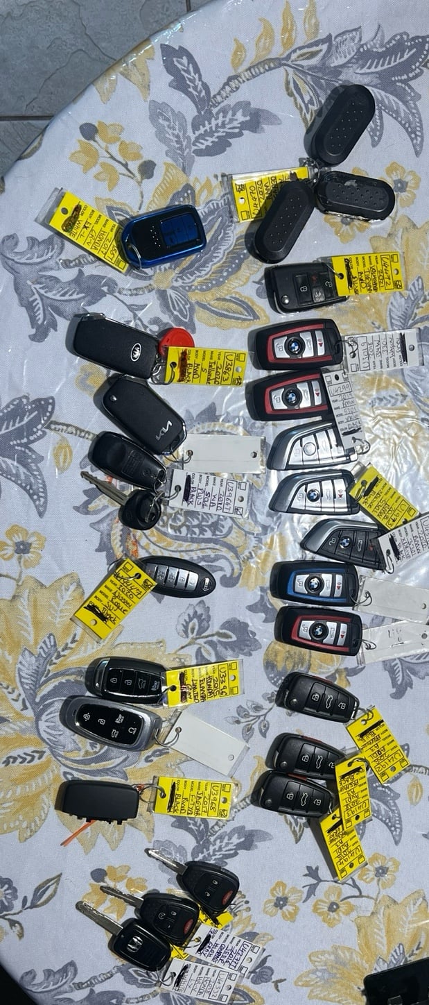25 Key lot Chevy Audi BMW Honda Kia