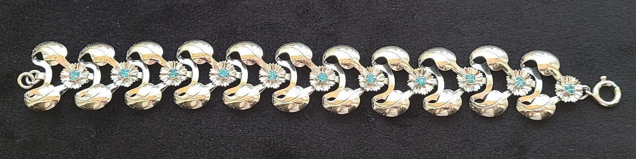 1950s flower bracelet