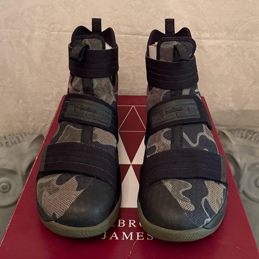 ❤️LeBron Soldier 10 SFG - Size 10.5