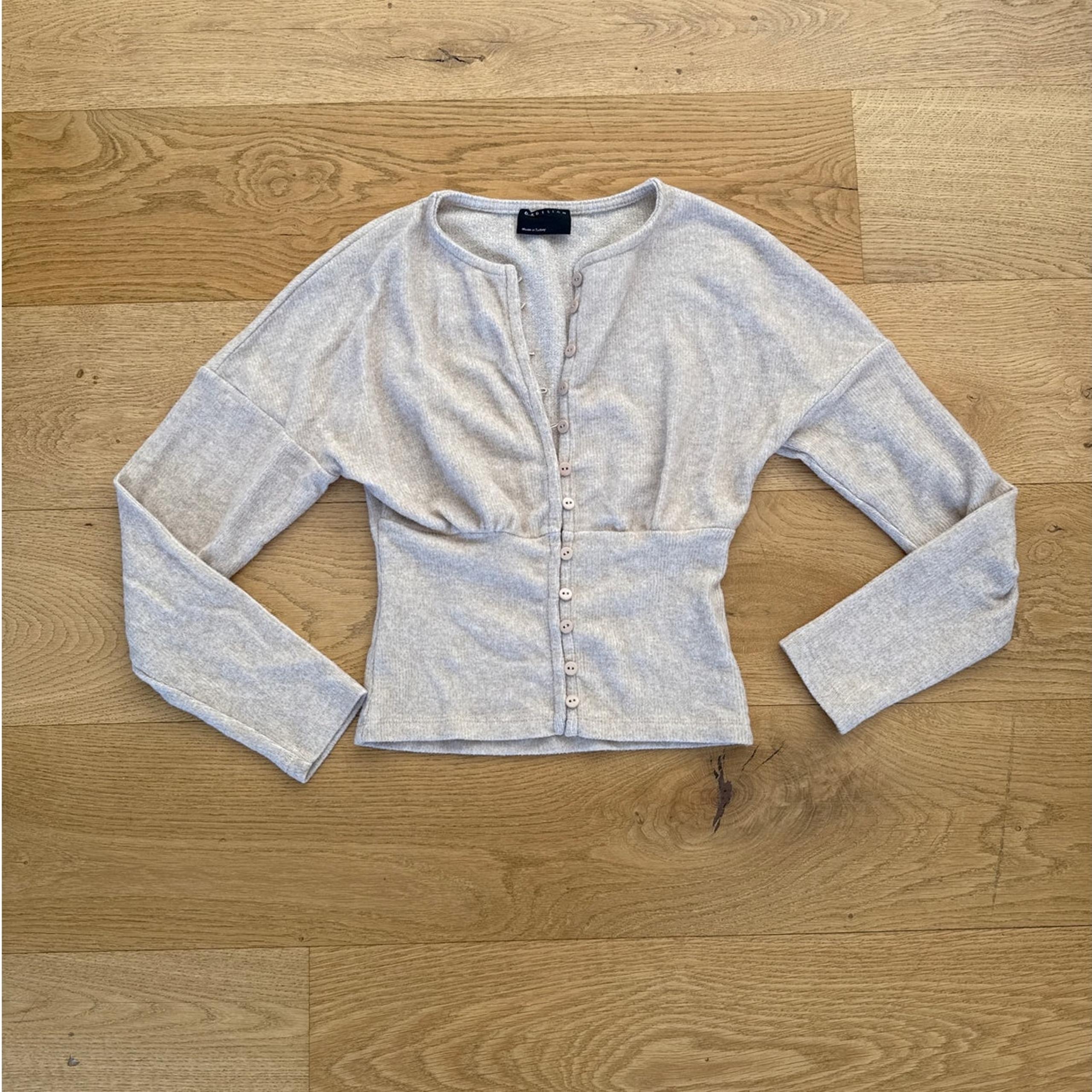 ASOS Design - Button Front Fitted Waist Knit Cardigan in Beige
